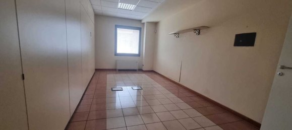 1634m² Commercial property in Piacenza, Italy No. 344091 27