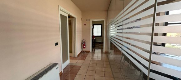 1634m² Commercial property in Piacenza, Italy No. 344091 18