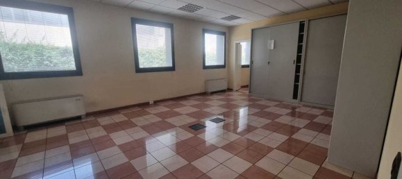 1634m² Commercial property in Piacenza, Italy No. 344091 34