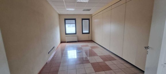 1634m² Commercial property in Piacenza, Italy No. 344091 30