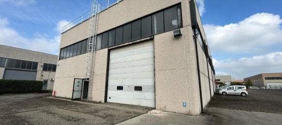 1634m² Commercial property in Piacenza, Italy No. 344091 8