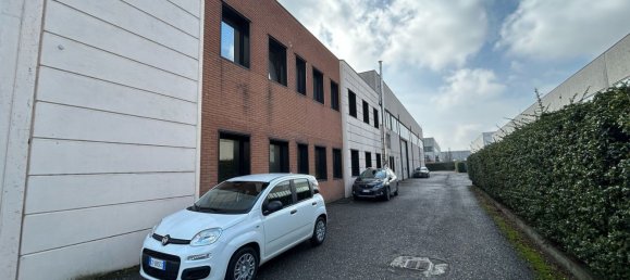 1634m² Commercial property in Piacenza, Italy No. 344091 4