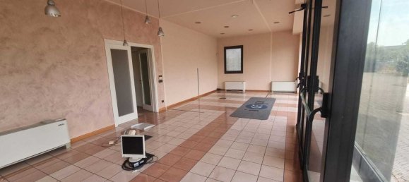 1634m² Commercial property in Piacenza, Italy No. 344091 40
