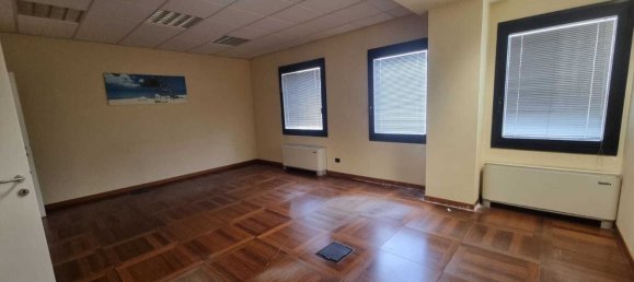 1634m² Commercial property in Piacenza, Italy No. 344091 32