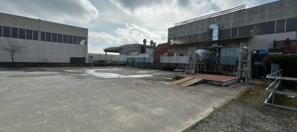 1634m² Commercial property in Piacenza, Italy No. 344091 11