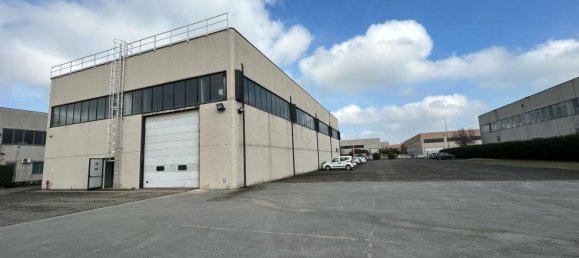 1634m² Commercial property in Piacenza, Italy No. 344091 7