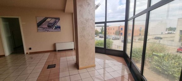 1634m² Commercial property in Piacenza, Italy No. 344091 29