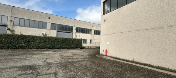 1634m² Commercial property in Piacenza, Italy No. 344091 12