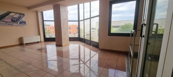 1634m² Commercial property in Piacenza, Italy No. 344091 33