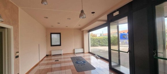 1634m² Commercial property in Piacenza, Italy No. 344091 37