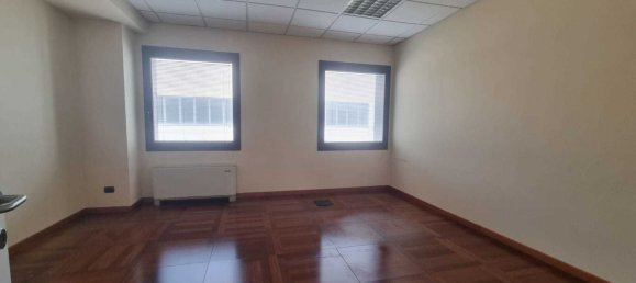 1634m² Commercial property in Piacenza, Italy No. 344091 25