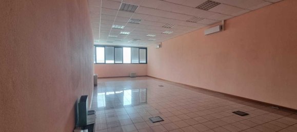 1634m² Commercial property in Piacenza, Italy No. 344091 22