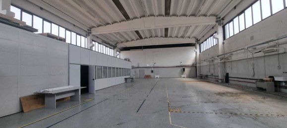 1634m² Commercial property in Piacenza, Italy No. 344091 49