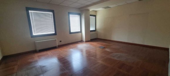 1634m² Commercial property in Piacenza, Italy No. 344091 26