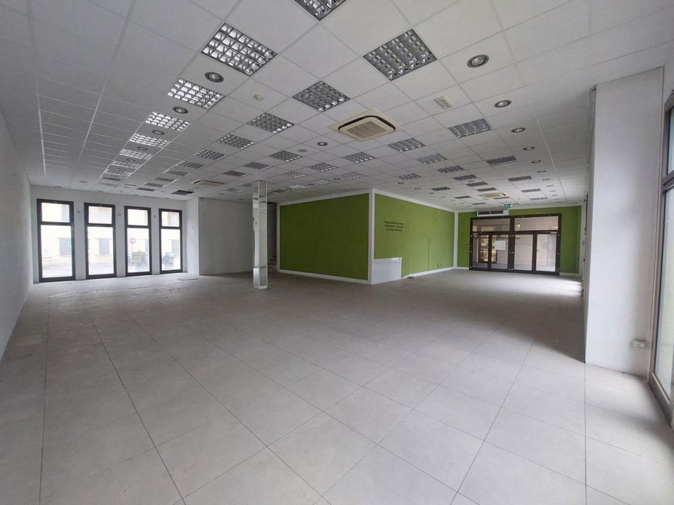  عقار تجاري في Montevarchi, Italy 170متر مربع رقم 371556