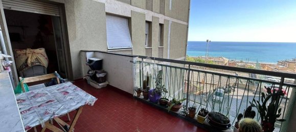 2 Schlafzimmer Wohnung in Genoa, Italy, Nr. 103016 10