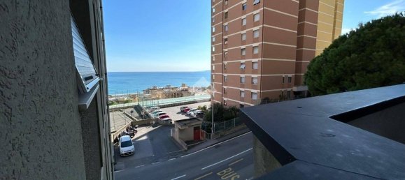 2 Schlafzimmer Wohnung in Genoa, Italy, Nr. 103016 6