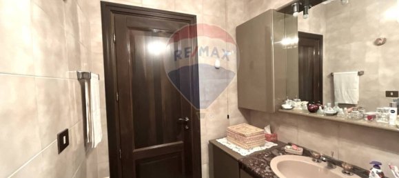 Квартира с 3 спальнями в Арезе, Италия № 170011 22