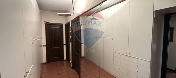 Квартира с 3 спальнями в Арезе, Италия № 170011 13