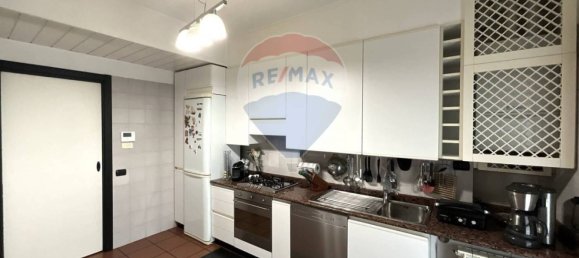 Квартира с 3 спальнями в Арезе, Италия № 170011 11