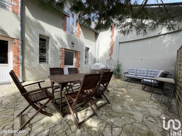 Propriété commerciale à Saint-Avertin, France 765m² No. 300279