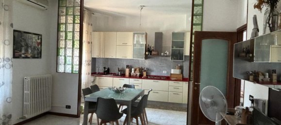 Apartamento de 4 dormitorios en Felino, Italy No. 380194 2