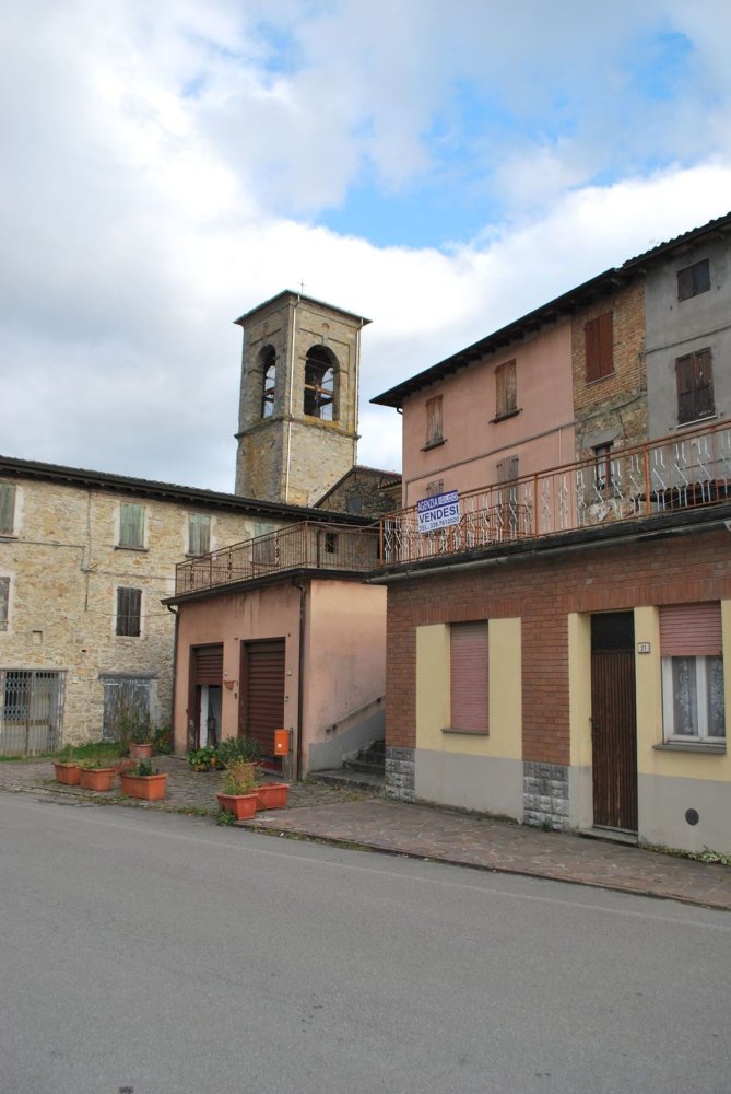 10 rooms House in Toano, Italy No. 175639