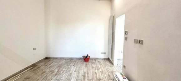 2 rooms Apartment in Bologna, Italy No. 27583 10