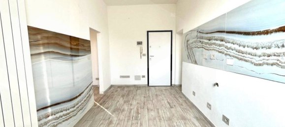 2 rooms Apartment in Bologna, Italy No. 27583 2