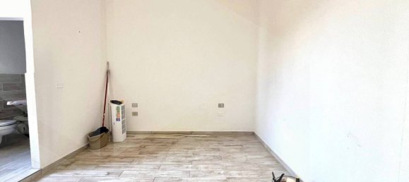 2 rooms Apartment in Bologna, Italy No. 27583 9