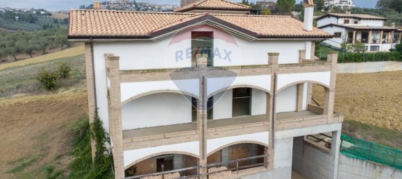 6-Zimmer Haus in Città Sant'Angelo, Italy, Nr. 68100 3