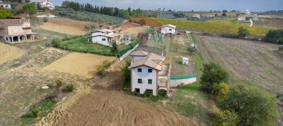 6-Zimmer Haus in Città Sant'Angelo, Italy, Nr. 68100 43