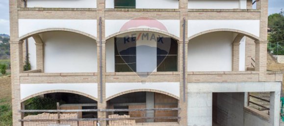 6-Zimmer Haus in Città Sant'Angelo, Italy, Nr. 68100 2