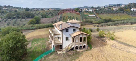 6-Zimmer Haus in Città Sant'Angelo, Italy, Nr. 68100 40