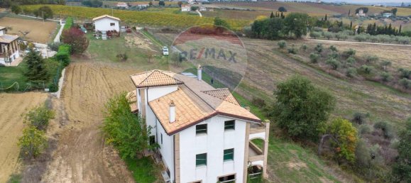 6-Zimmer Haus in Città Sant'Angelo, Italy, Nr. 68100 46