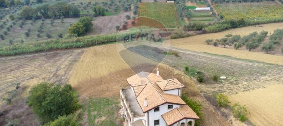 6-Zimmer Haus in Città Sant'Angelo, Italy, Nr. 68100 5