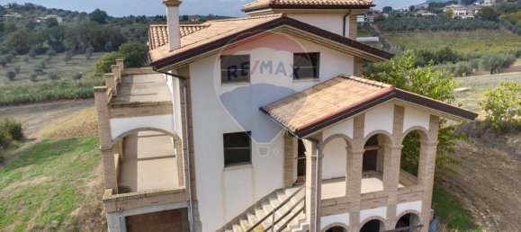 6-Zimmer Haus in Città Sant'Angelo, Italy, Nr. 68100 41