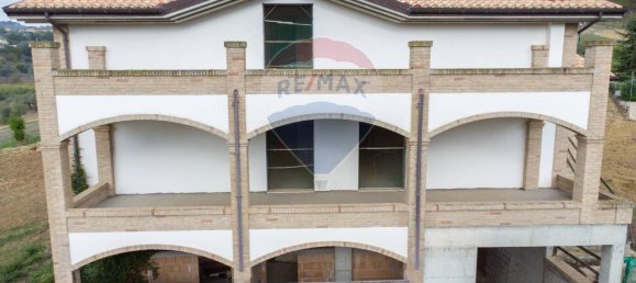 6-Zimmer Haus in Città Sant'Angelo, Italy, Nr. 68100 38