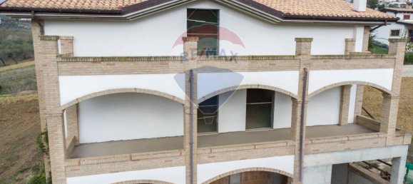 6-Zimmer Haus in Città Sant'Angelo, Italy, Nr. 68100 37