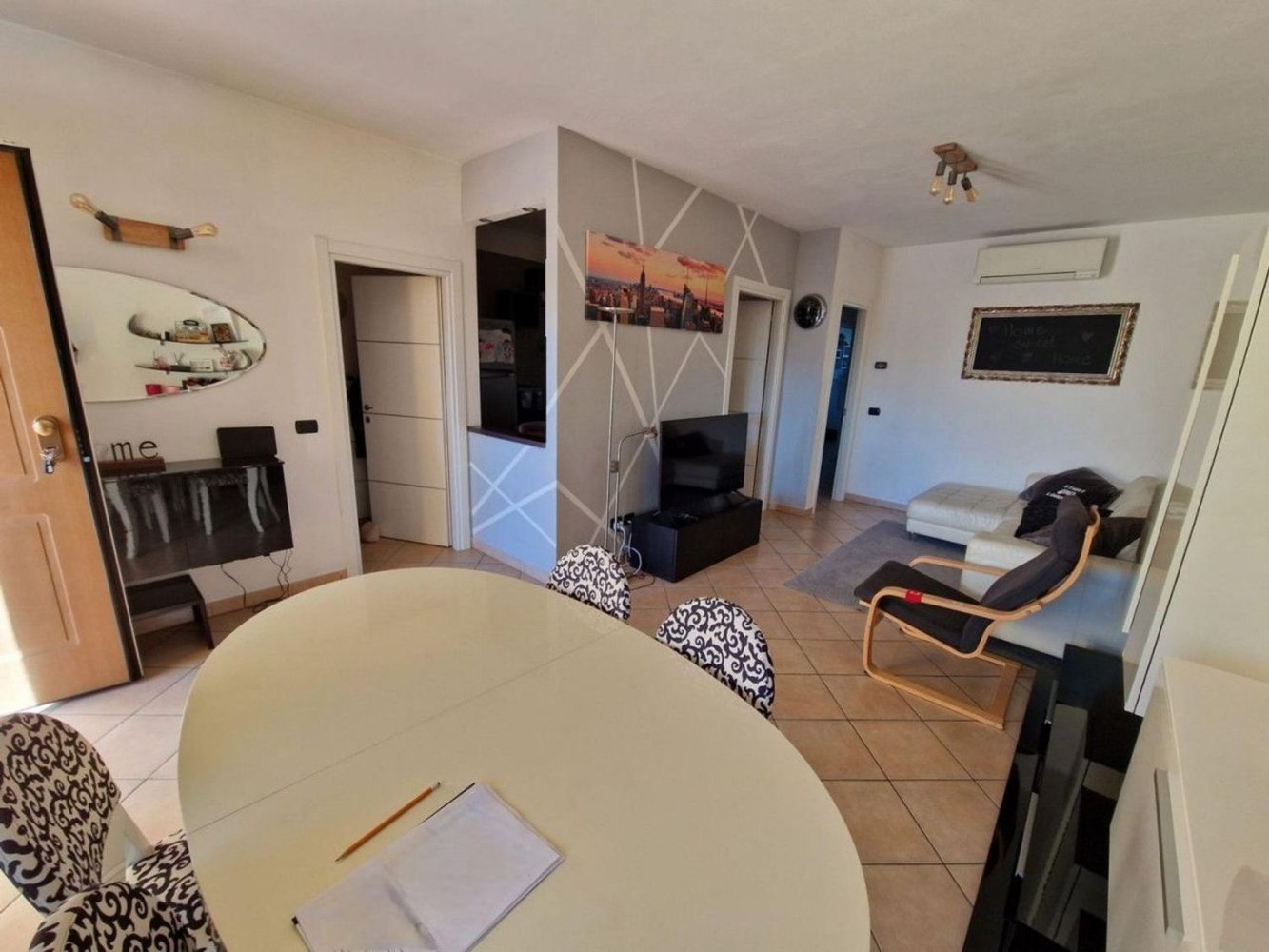 Квартира с 2 комнатами в Борги, Италия № 133807