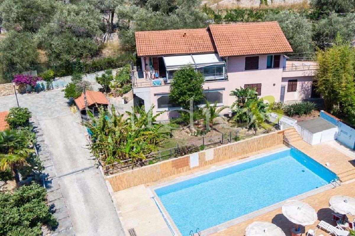 9 bedrooms Villa in Bordighera, Italy No. 133027