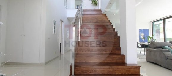 Дом с 4 спальнями в Montenegro, Португалия № 123931 3