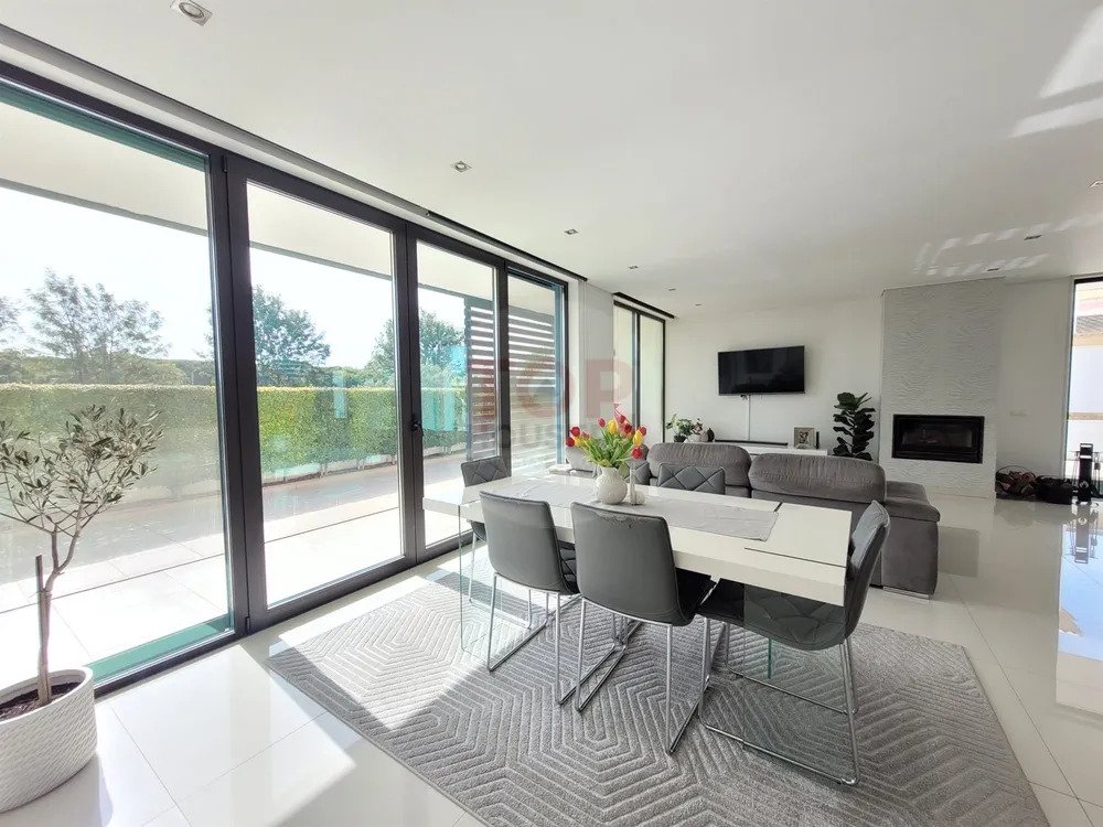 Дом с 4 спальнями в Montenegro, Португалия № 123931