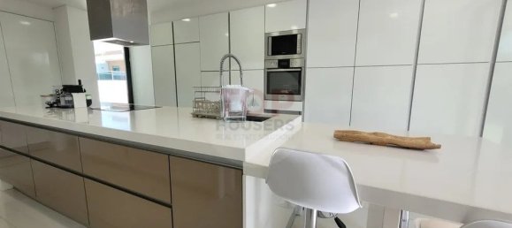 Дом с 4 спальнями в Montenegro, Португалия № 123931 4