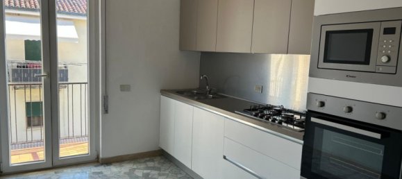 2-salle Appartement à Vicenza, Italy No. 350303 4