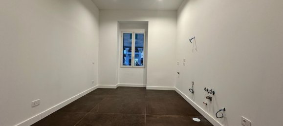 2 rooms Apartment in Naples, Italy No. 18957 5