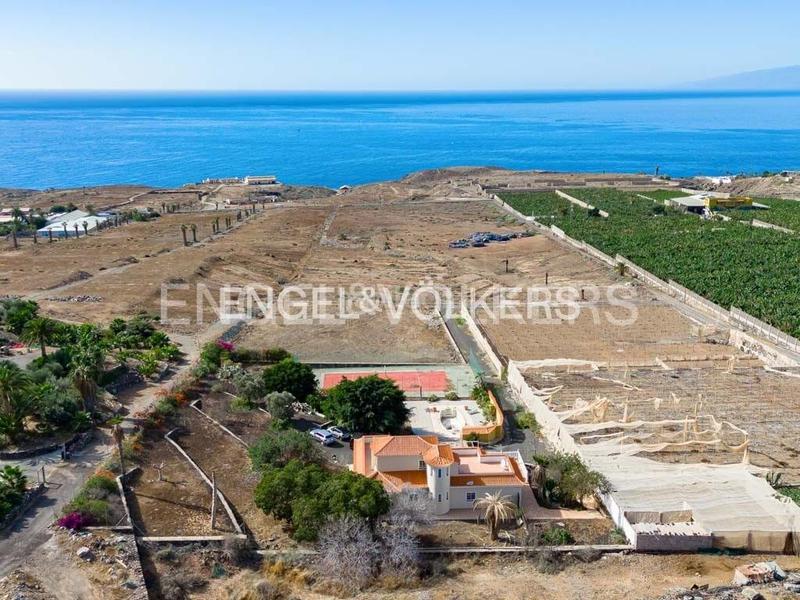 Casa de 4 dormitorios en Adeje, Spain No. 237465