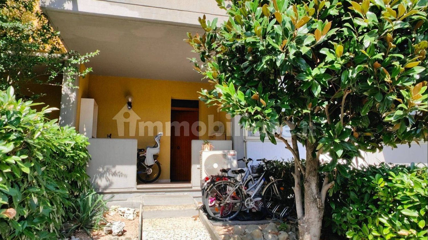 3 bedrooms House in Imola, Italy No. 390095