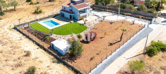 7 bedrooms Villa in Quarteira, Portugal No. 31919 2