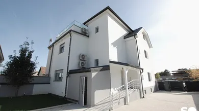 Casa de 8 divisões em Wiener Neustadt, Austria N.º 258819